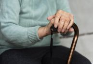 Limitação física é o maior medo do brasileiro ao envelhecer, mostra estudo