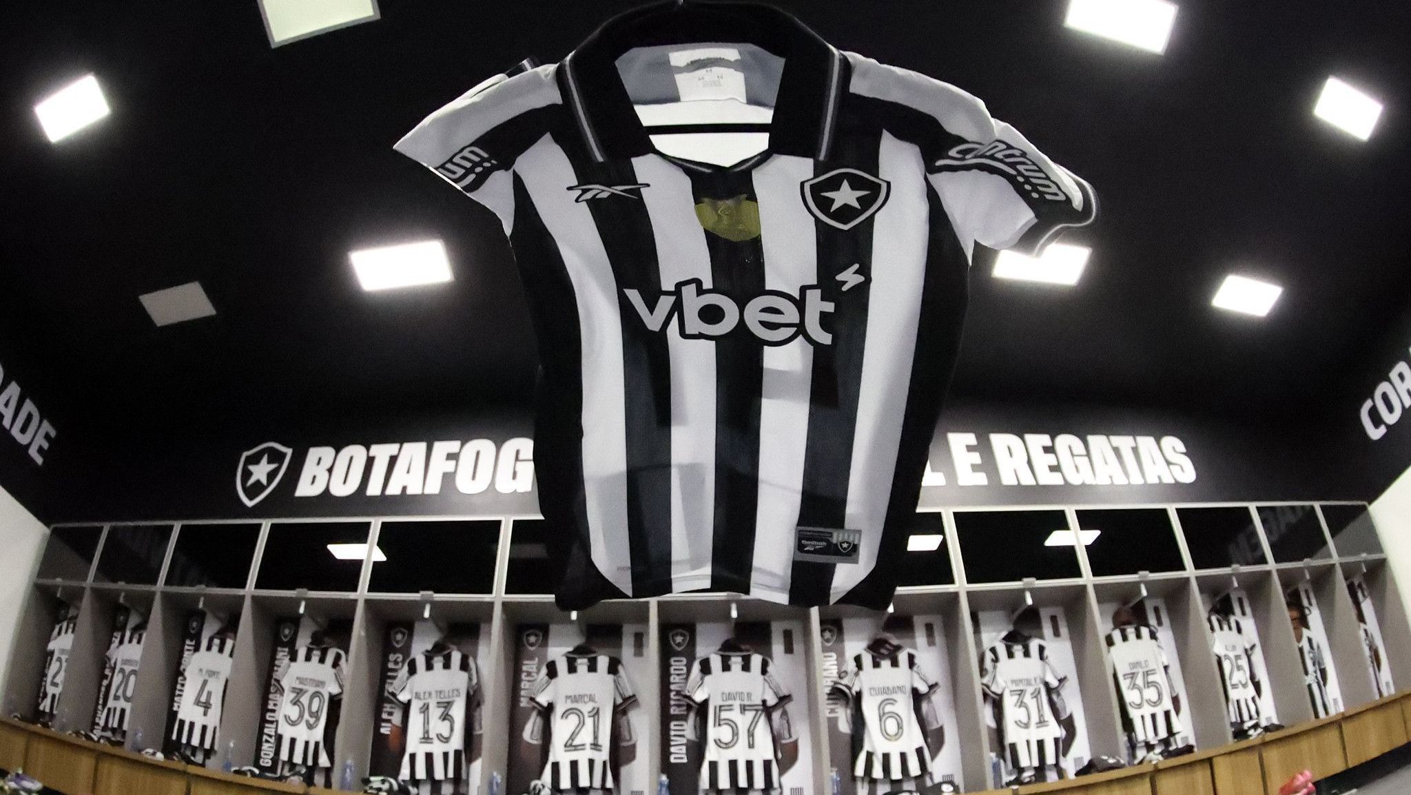 Camisa do Botafogo no vestiário do jogo contra o Mirassol, pelo Brasileirão