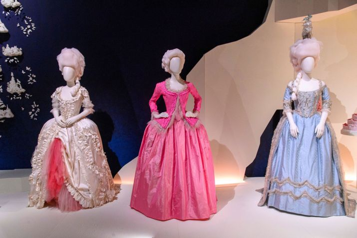 Figurinos originais do filme "Maria Antoneita", de Sofia Coppola, feitos por Milena Canonero • Ray Tang/LNP/Shutterstock via CNN Newsource