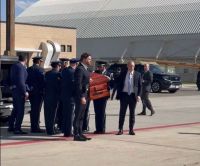 Vídeo mostra Vance escoltando caixão de Charlie Kirk até o Força Aérea Dois