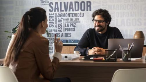 Vilma (Letícia Lima) propõe parceria com Ivan (Renato Góes) em "Vale Tudo"