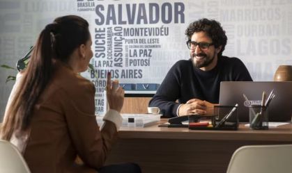 Vilma (Letícia Lima) propõe parceria com Ivan (Renato Góes) em "Vale Tudo"