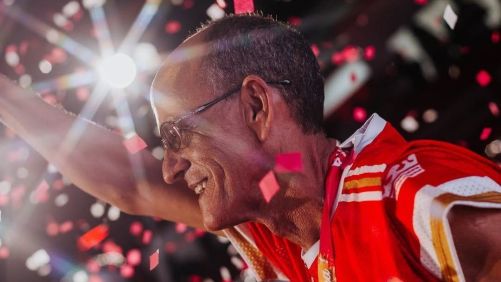 Viradouro vai homenagear Mestre Ciça, que comanda sua bateria, no Carnaval de 2026