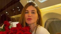 Virginia ganha buquê de flores após aparição com Vini Jr.