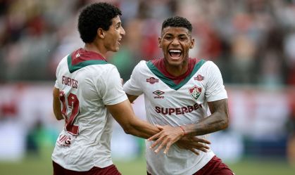 Fluminense bate o Vitória e volta a vencer no Brasileirão após um mês