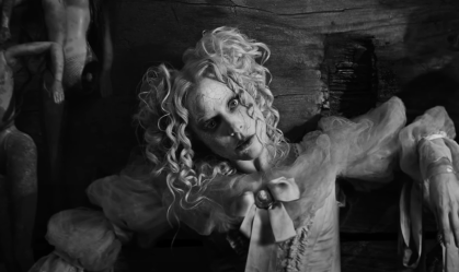 Lady Gaga lança clipe de "The Dead Dance", com direção de Tim Burton