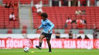 Grêmio e Willian acertam rescisão de contrato, e meia fica livre no mercado