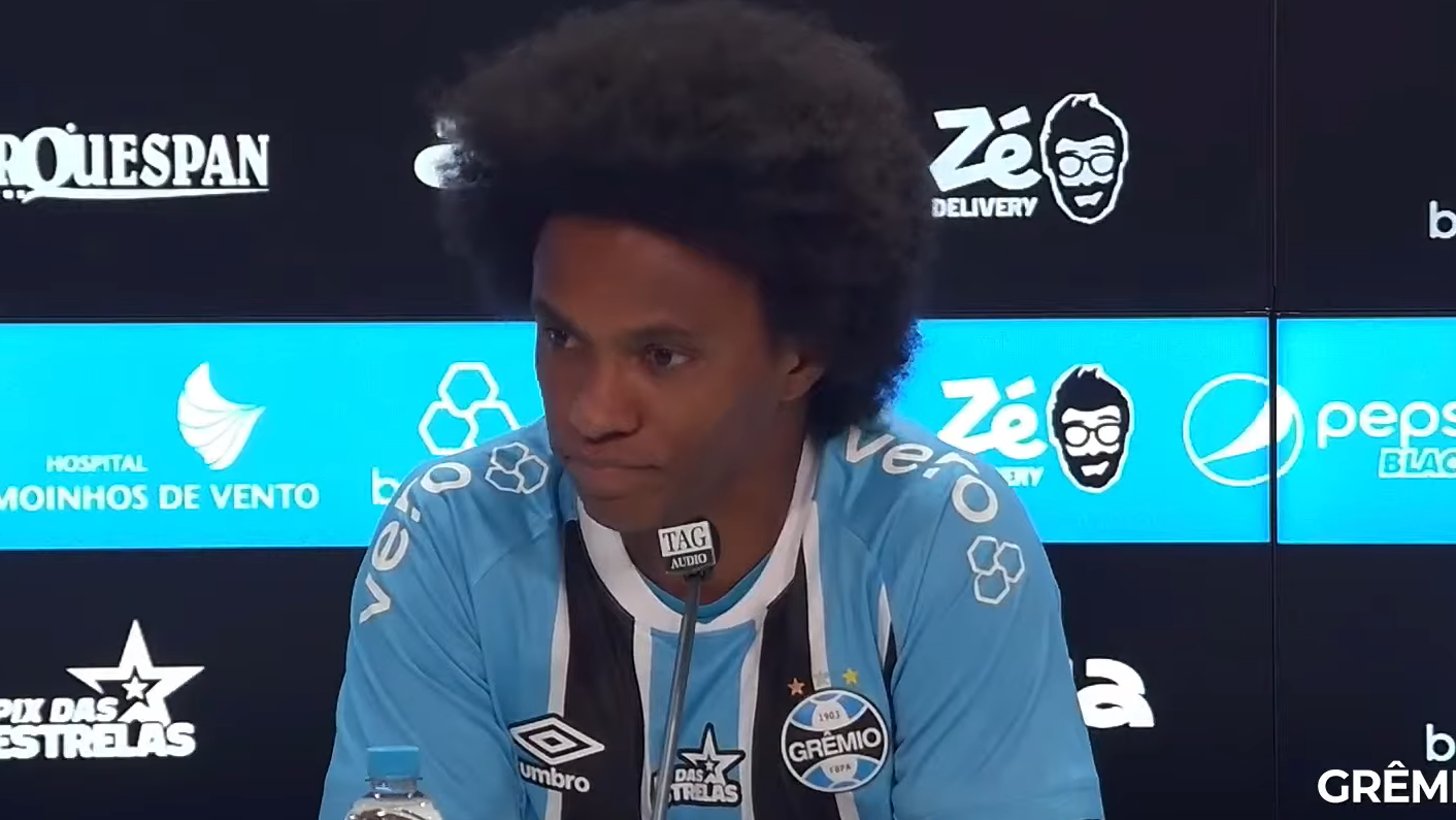 Willian foi apresentado no Grêmio