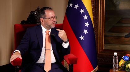 O ministro das Relações Exteriores da Venezuela, Yván Gil, participa de uma entrevista à CNN na segunda-feira, 8 de setembro