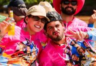 Zé Felipe publica primeira foto de mãos dadas com Ana Castela