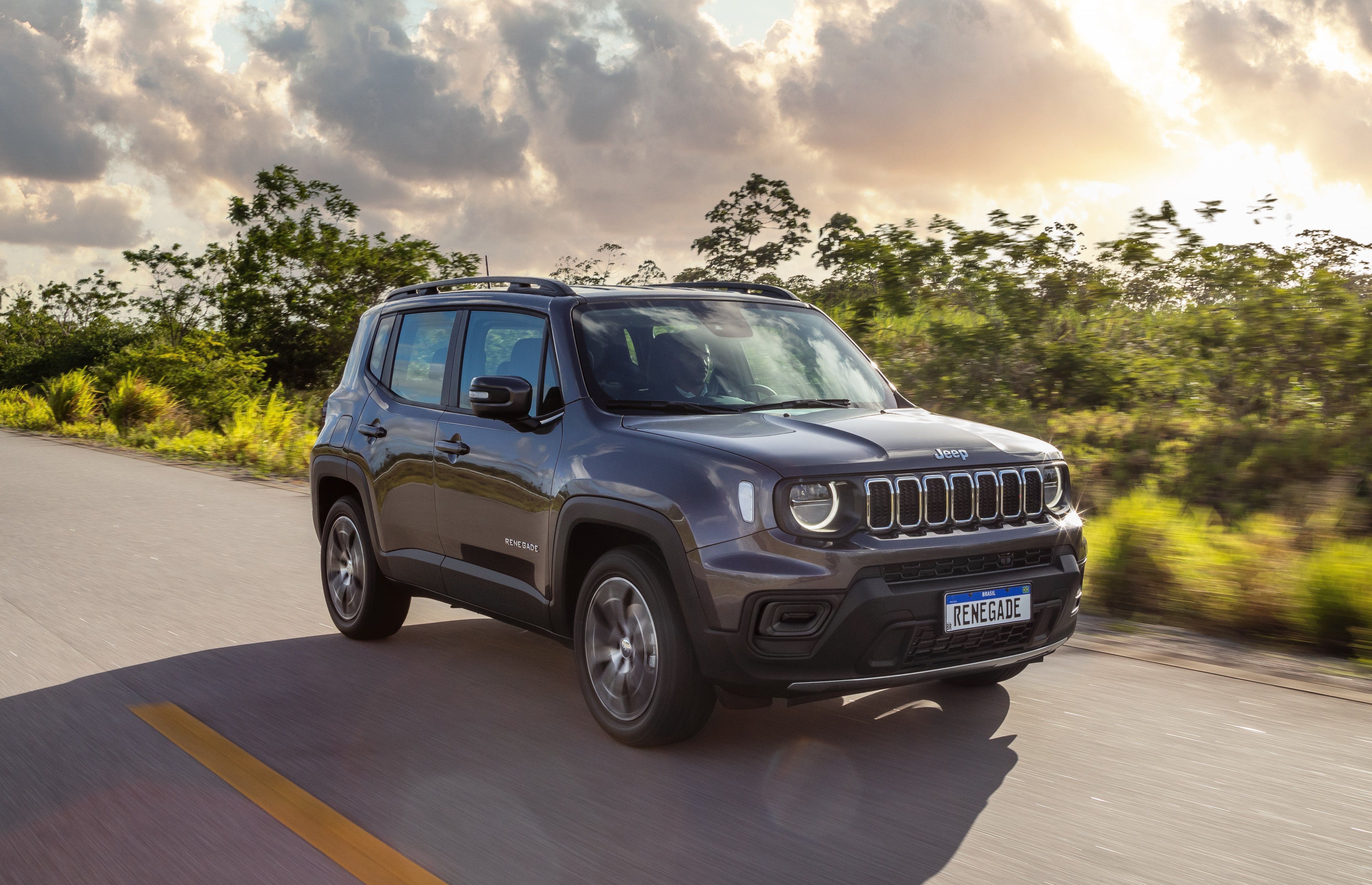 Jeep Renegade Longitude 2026: SUV tem pacote ADAS de série • Divulgação