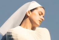 Rosalía amplia fronteiras musicais e canta em 13 idiomas no álbum "Lux"