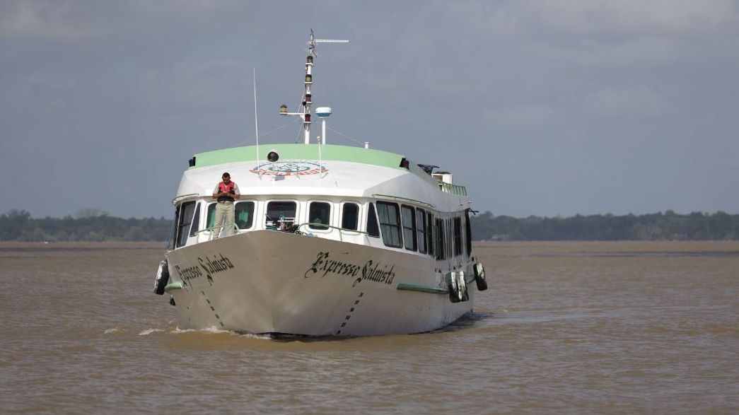 Embarcação percorre rios da Amazônia para levar lideranças à COP30 em Belém