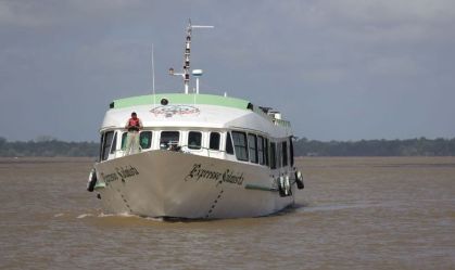 Embarcação percorre rios da Amazônia para levar lideranças à COP30