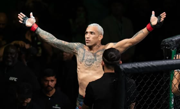 Charles do Bronx momentos após finalizar Gamrot no UFC Rio
