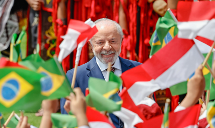 Lula afirma que vai disputar quarto mandato durante visita à Indonésia