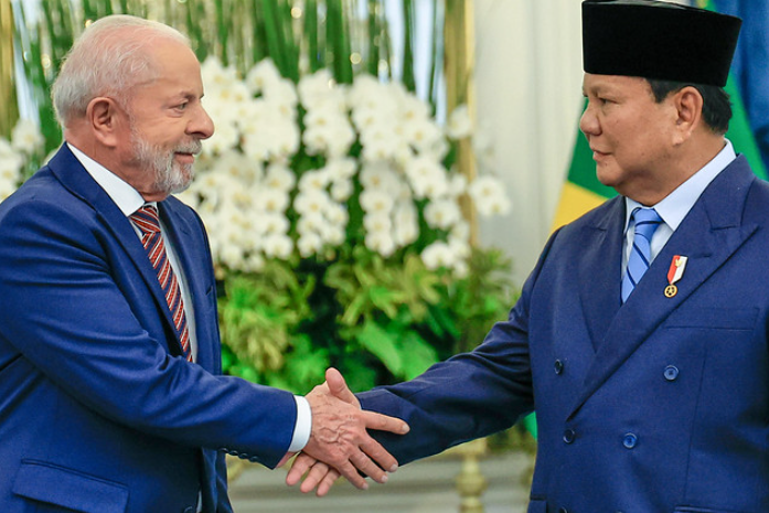 O presidente Luiz Inácio Lula da Silva e o presidente da Indonésia, Prabowo Subianto