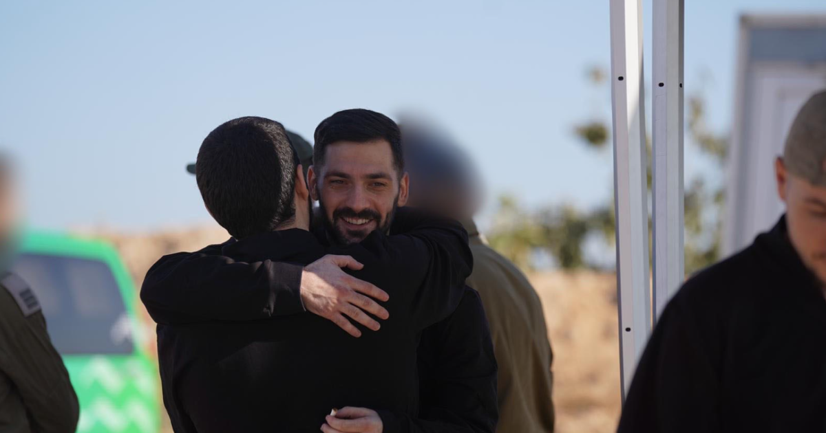 Todos os 20 reféns vivos já estão sob custódia de Israel após libertação
