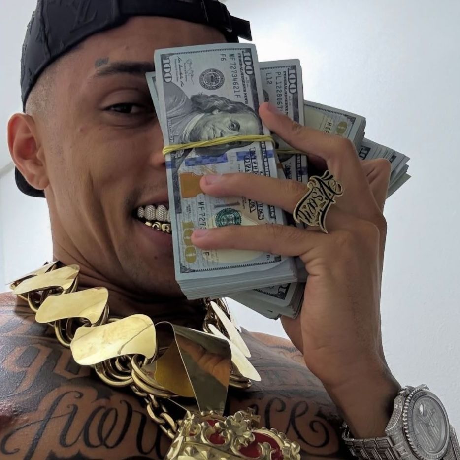 O influencer Buzeira. • Reprodução