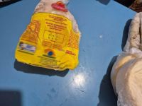Frango congelado vencido há 8 anos é apreendido em mercado no RS