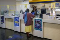 Em meio à crise, funcionários dos Correios cobram aumento