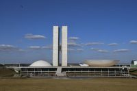 Governo pune "traições" e tenta reorganizar base