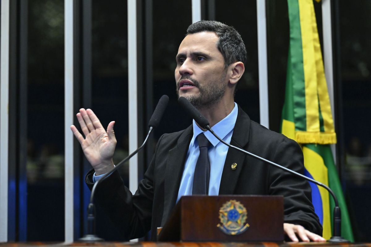 Cleitinho cita resultados em pesquisas e diz que será candidato em MG