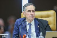 Fim das sanções e tempo com o neto: o que pesou para Barroso deixar STF