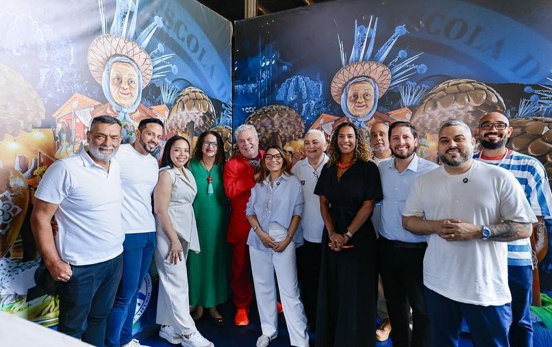 Imagem de destaque do post: Janja visita barracão de escola de samba que homenageará Lula em 2026