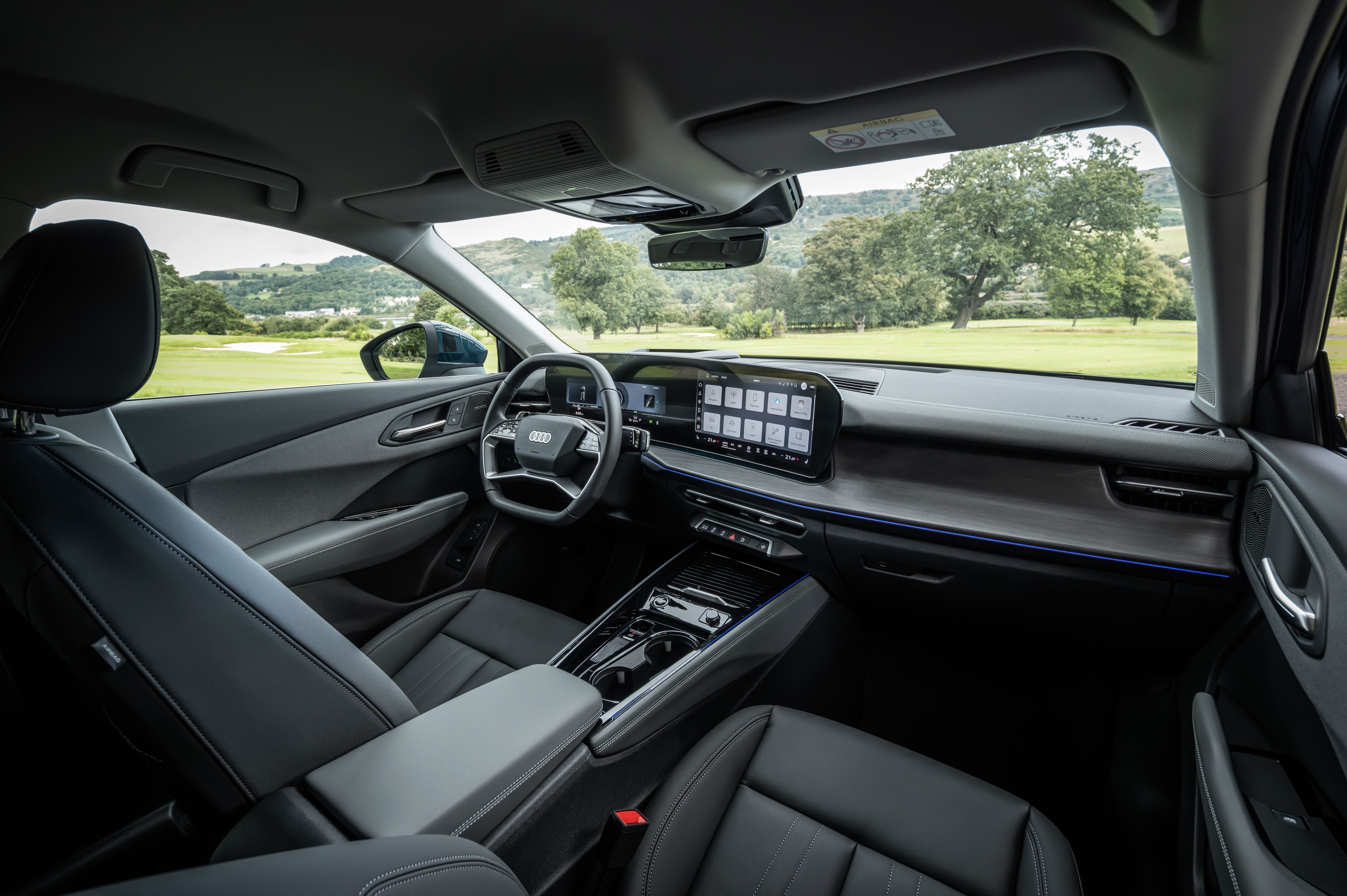 Audi Q3 na cor azul Malpelo: interior tem mais tecnologia • Divulgação