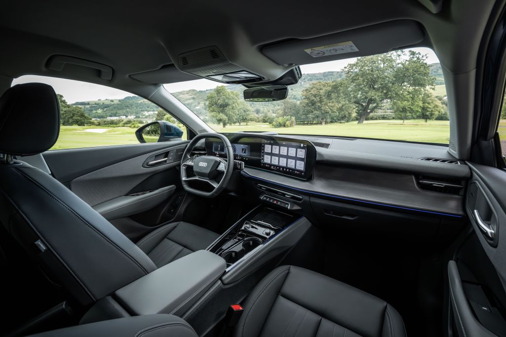 Audi Q3 na cor azul Malpelo: interior tem mais tecnologia
