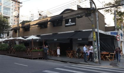 Reabre bar nos Jardins, em SP, onde mulher que ficou cega diz ter tomado drink com metanol