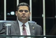 Alcolumbre reage a críticas e nega ter pautado “bomba fiscal”