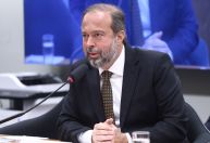 Ministro confirma conversa com EUA sobre terras raras, mas pede soberania