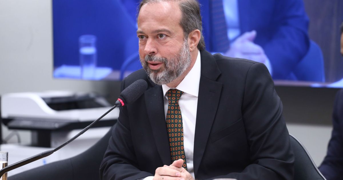 Silveira: Governo discutiu alta do petróleo, mas não intervirá na Petrobras