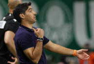 Abel reage à crítica de Ceni sobre Palmeiras e dedica vitória a Evangelista