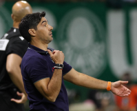 Abel reage à crítica de Ceni sobre Palmeiras e dedica vitória a Evangelista