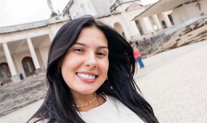 Ana Castela visita santuários em Portugal antes de shows pela Europa