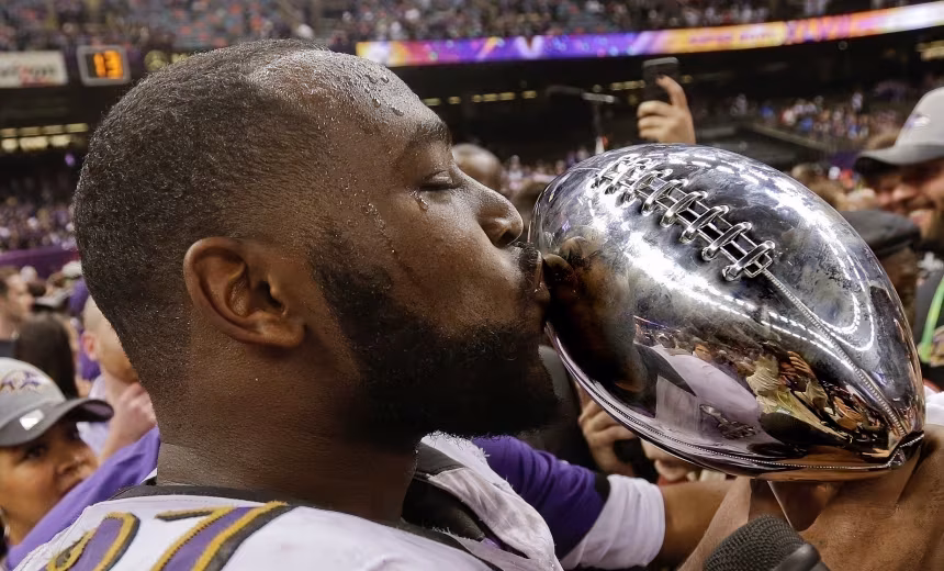 Arhur Jones foi campeão do Super Bowl