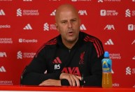 Slot comenta ausência de Alisson e cobra Liverpool: "Precisamos reagir"