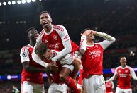 Com gols de brasileiros, Arsenal goleia Atlético de Madrid pela Champions