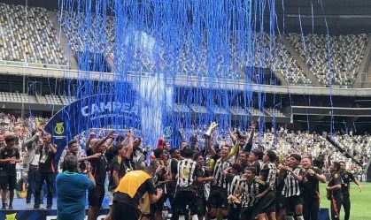 Festa do título brasileiro sub-17 do Atlético-MG tem papel azul e revolta