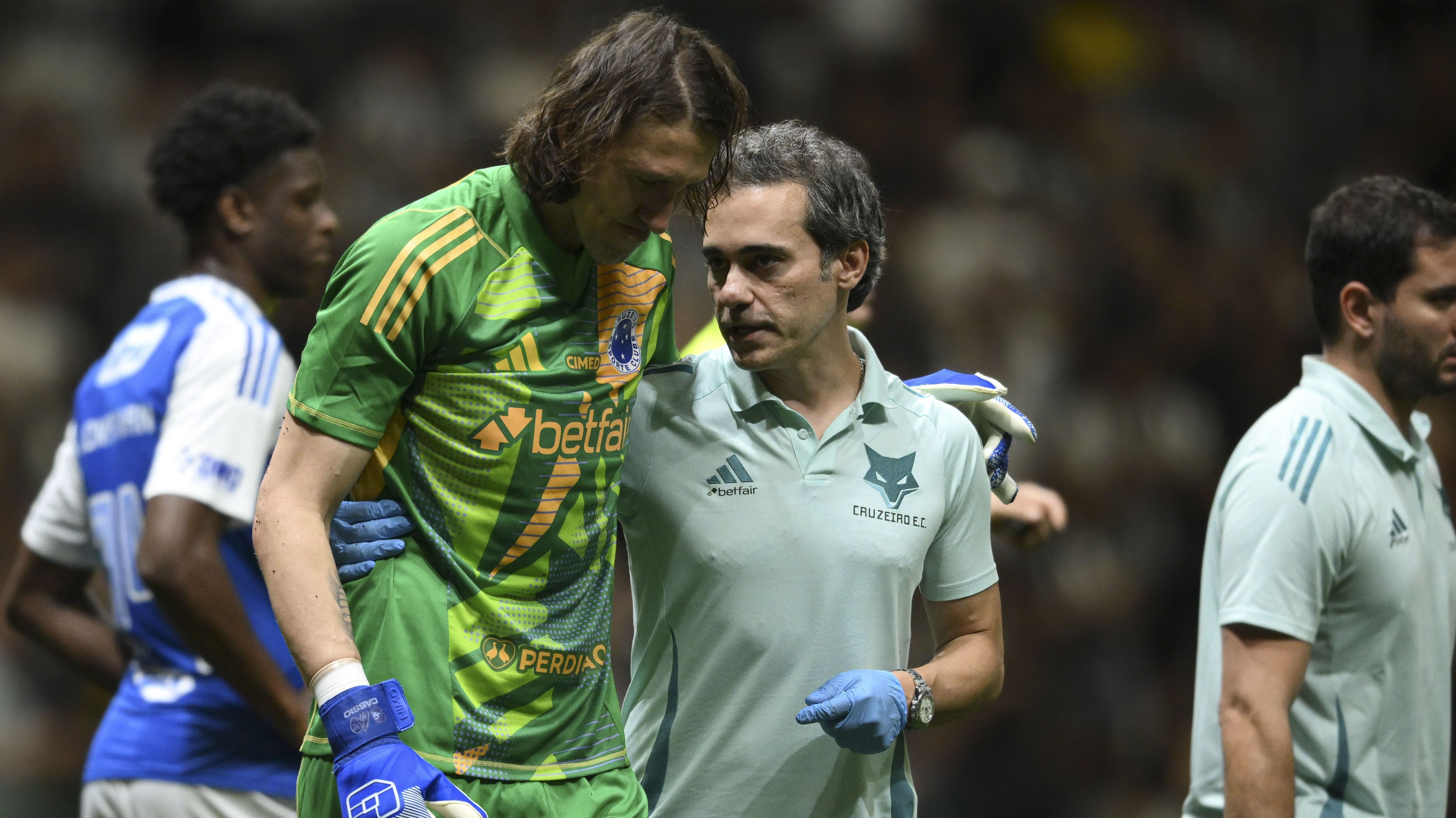 Cássio precisou ser substituído em Atlético-MG x Cruzeiro
