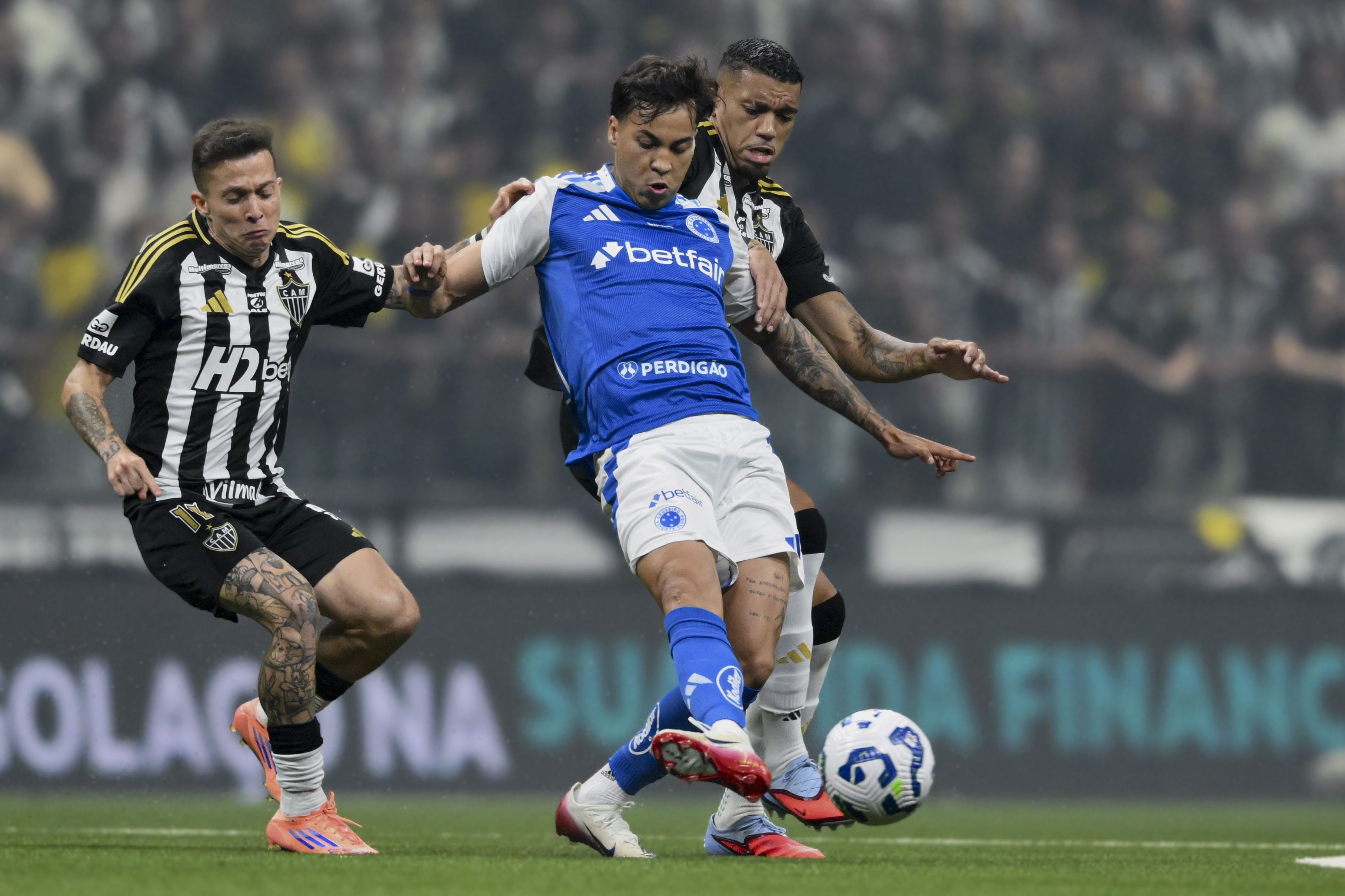 Kaio Jorge em ação no Cruzeiro x Atlético-MG, pelo Brasileirão