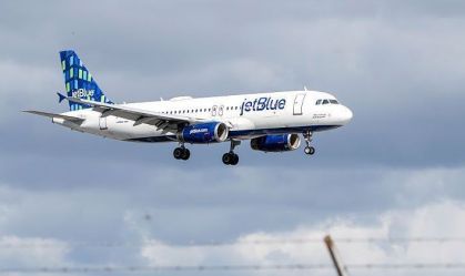 Avião faz pouso de emergência nos EUA e deixa passageiros feridos