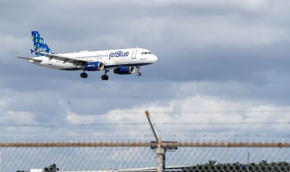 Avião faz pouso de emergência nos EUA e deixa passageiros feridos