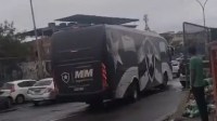Ônibus do Botafogo fica preso em tiroteio no RJ; clube se posiciona