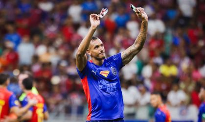 Bahia atropela o Grêmio e segue firme na luta pelo G6 do Brasileirão