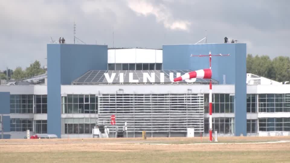 Balões com cigarros contrabandeados fecham Aeroporto na Lituânia