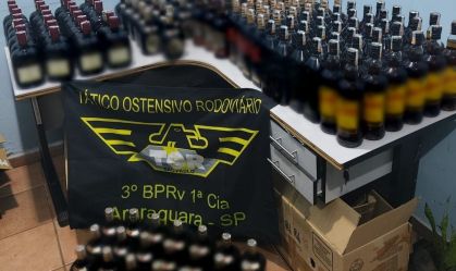Duas mulheres são presas com mais de 160 garrafas de uísque falsas em SP